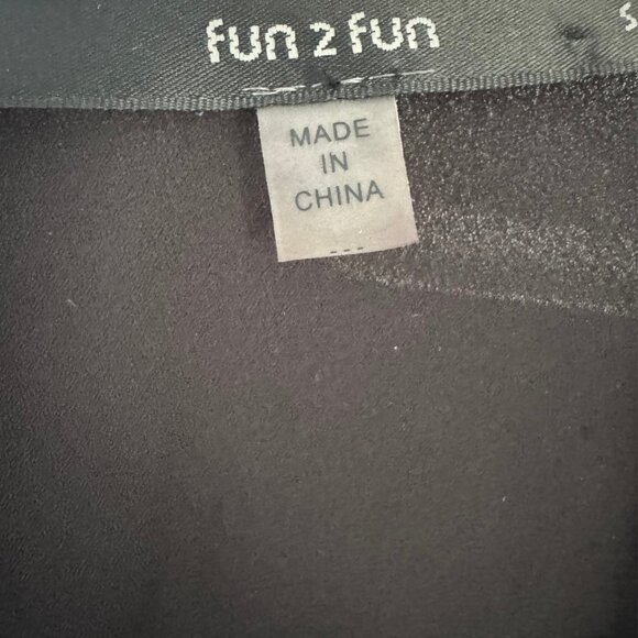 fun 2 fun Embroidered Sleeveless Black Cream Top Floral Applique Size Small - Picture 6 of 6